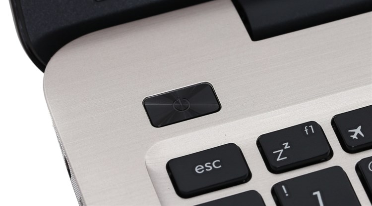 Laptop Asus A556UR i5 7200U/4GB/500GB/2GB 930MX/Win10/(DM398T)