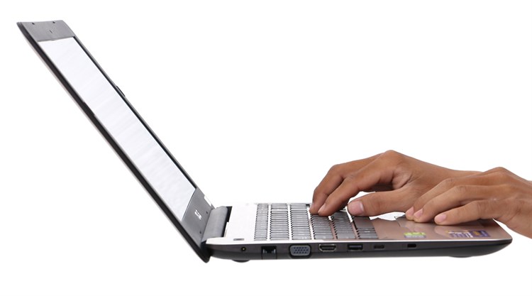 Laptop Asus A556UR i5 7200U/4GB/500GB/2GB 930MX/Win10/(DM398T)