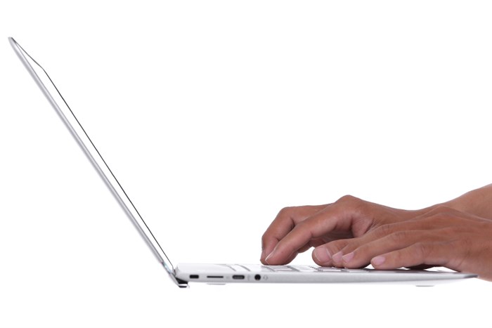 Laptop HP Envy 13 ab010TU i5 7200U/4GB/128GB/Win10/(Z4Q36PA) Màu Bạc