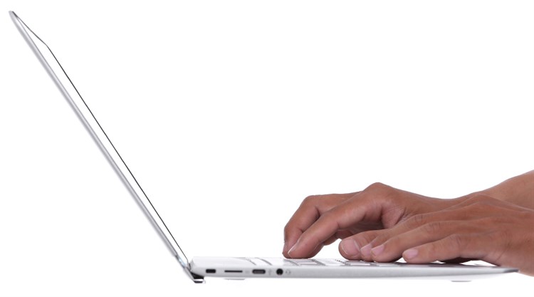 Laptop HP Envy 13 ab010TU i5 7200U/4GB/128GB/Win10/(Z4Q36PA) Màu Bạc