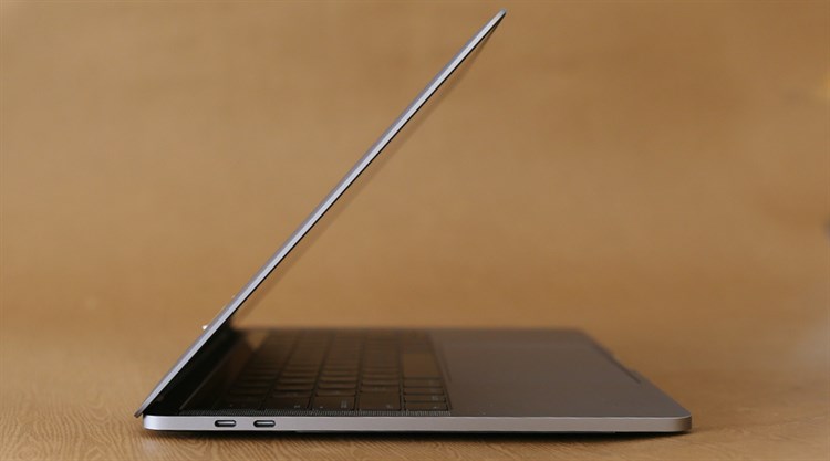 Laptop Apple Macbook Pro Touch MLW72SA/A i7 2.6GHz/16GB/256GB (2016) Màu Bạc