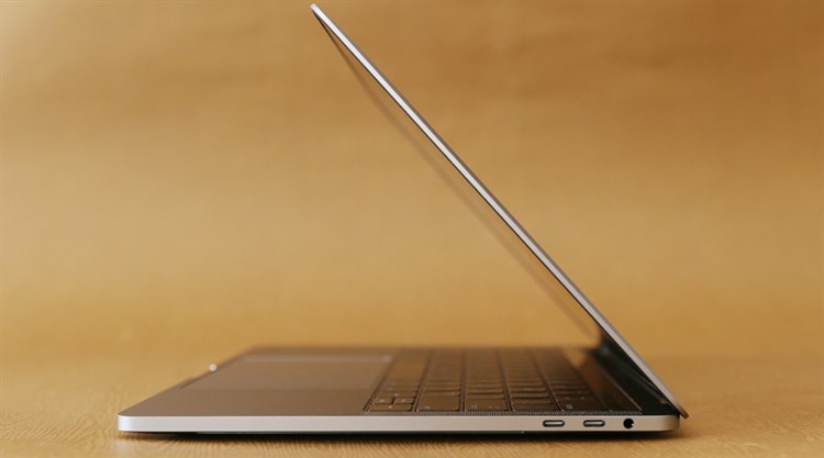 Laptop Apple Macbook Pro Touch MLW72SA/A i7 2.6GHz/16GB/256GB (2016) Màu Bạc