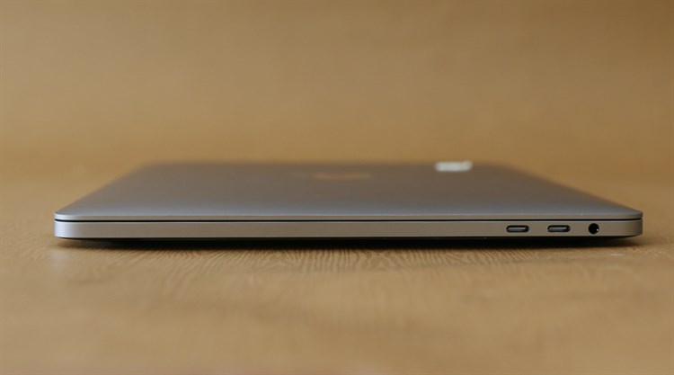 Laptop Apple Macbook Pro Touch MLW72SA/A i7 2.6GHz/16GB/256GB (2016) Màu Bạc