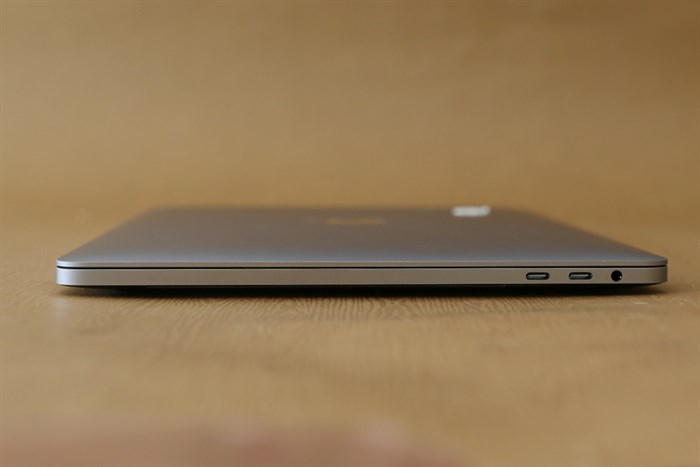 Laptop Apple Macbook Pro Touch MLW72SA/A i7 2.6GHz/16GB/256GB (2016) Màu Bạc