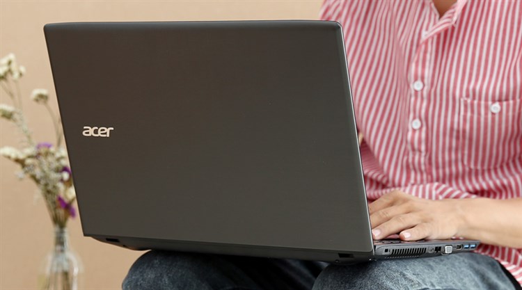 Laptop Acer Aspire E5 575 32X6 i3 7100U/4GB/128GB/Win10/(NX.GE6SV.010) Màu Đen
