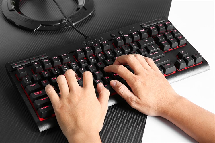 Bàn Phím Cơ Có Dây Gaming Corsair K63 Compact Mechanical Màu Đen