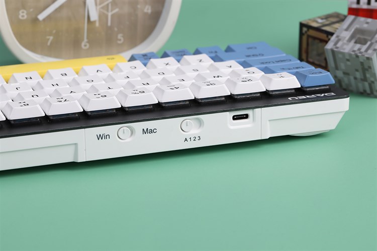 Bàn Phím Bluetooth DareU EK868 Màu Đen