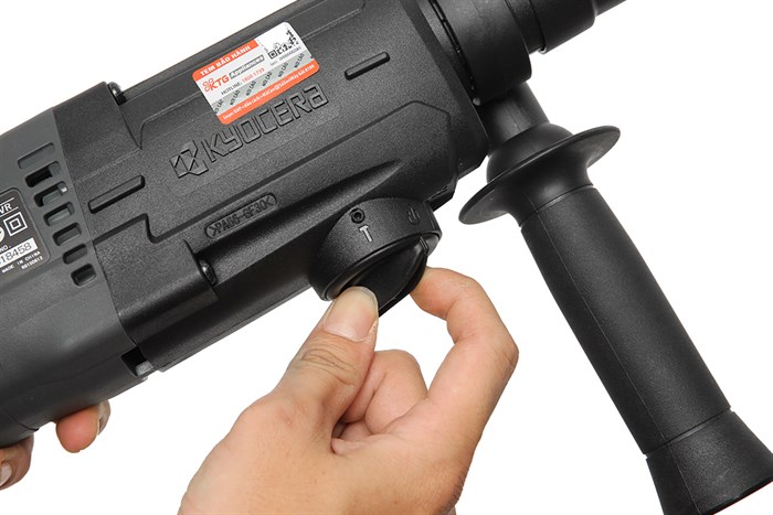 Máy khoan búa điện Kyocera AED2630VR 830W Màu Đen