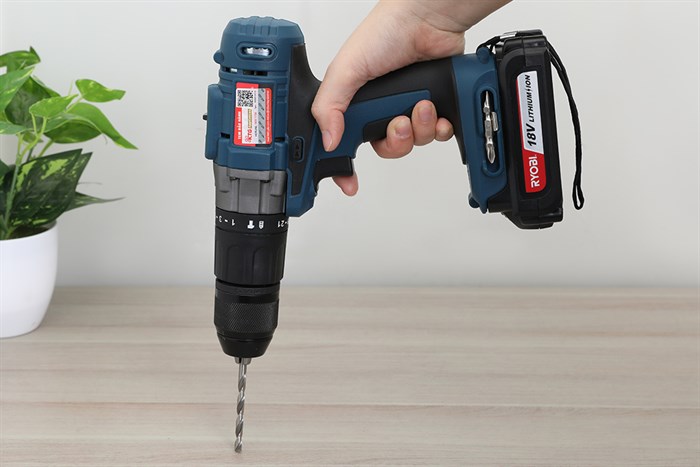 Máy khoan pin Ryobi CLI-1802K 18V Màu Xanh Dương