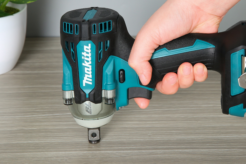 Máy siết bu lông pin Makita DTW300Z 18V (không kèm pin, sạc) Màu Xanh lá