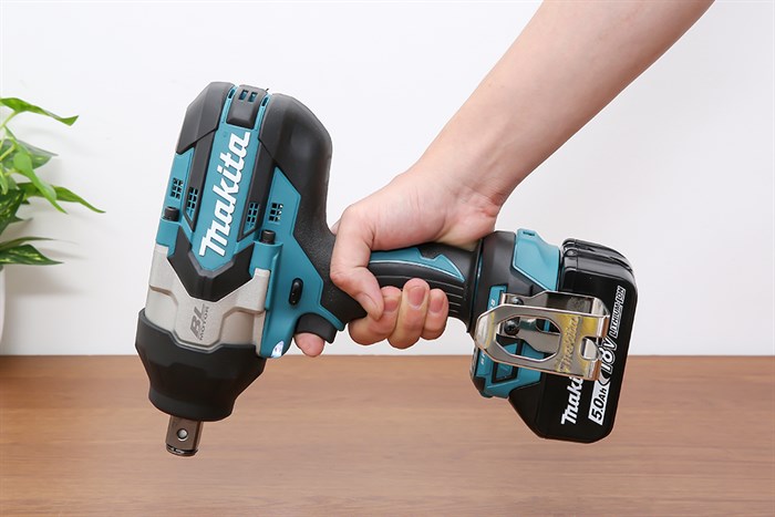 Máy siết bu lông pin Makita DTW1001RTJ 18V (2 pin, 1 sạc)