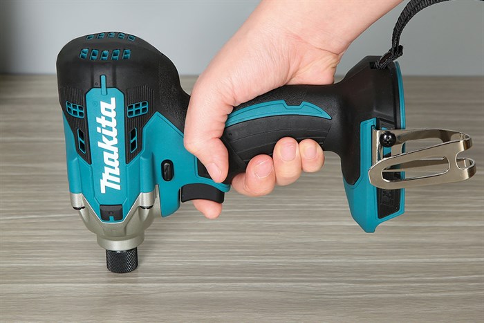 Máy vặn vít pin Makita DTD156Z 18V (không kèm pin, sạc)