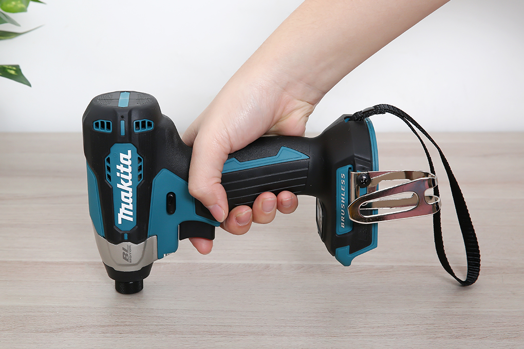 Máy vặn vít pin Makita DTD157Z 18V (không kèm pin, sạc) Màu Xanh lá