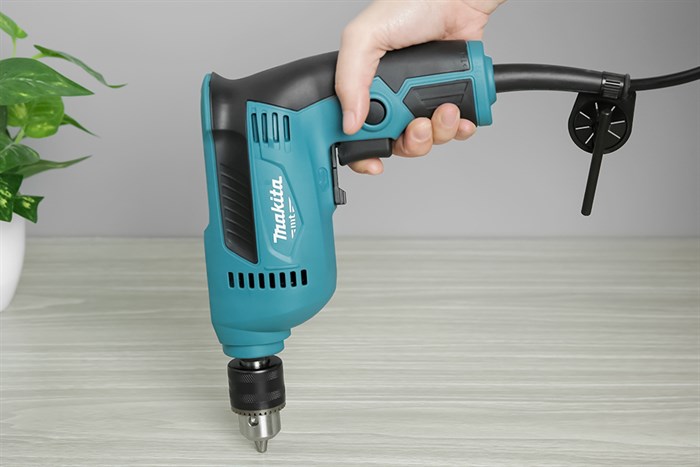 Máy khoan điện Makita M6001B 450W