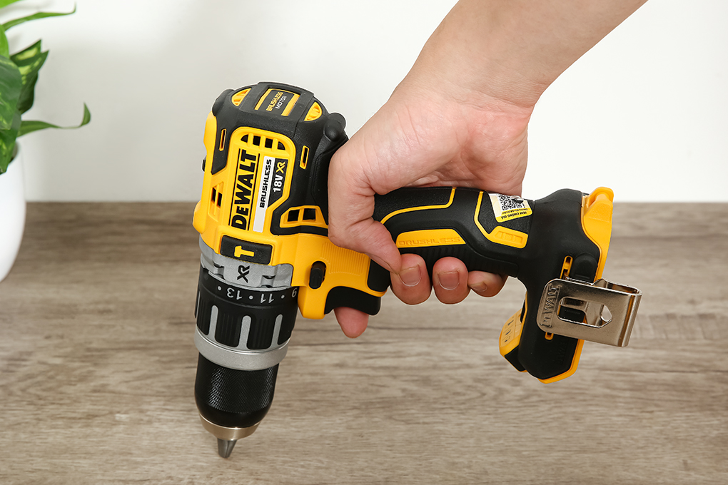 Máy khoan vặn vít động lực pin Dewalt DCD796N-KR 18V (không kèm pin, sạc) Màu Đen - Vàng