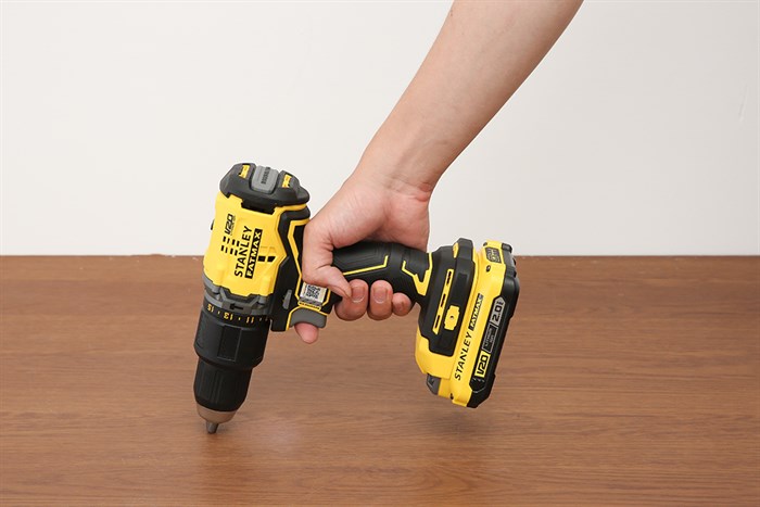 Máy khoan động lực pin Stanley SBD715D2K-B1 20V (2 pin 2 Ah, 1 sạc)