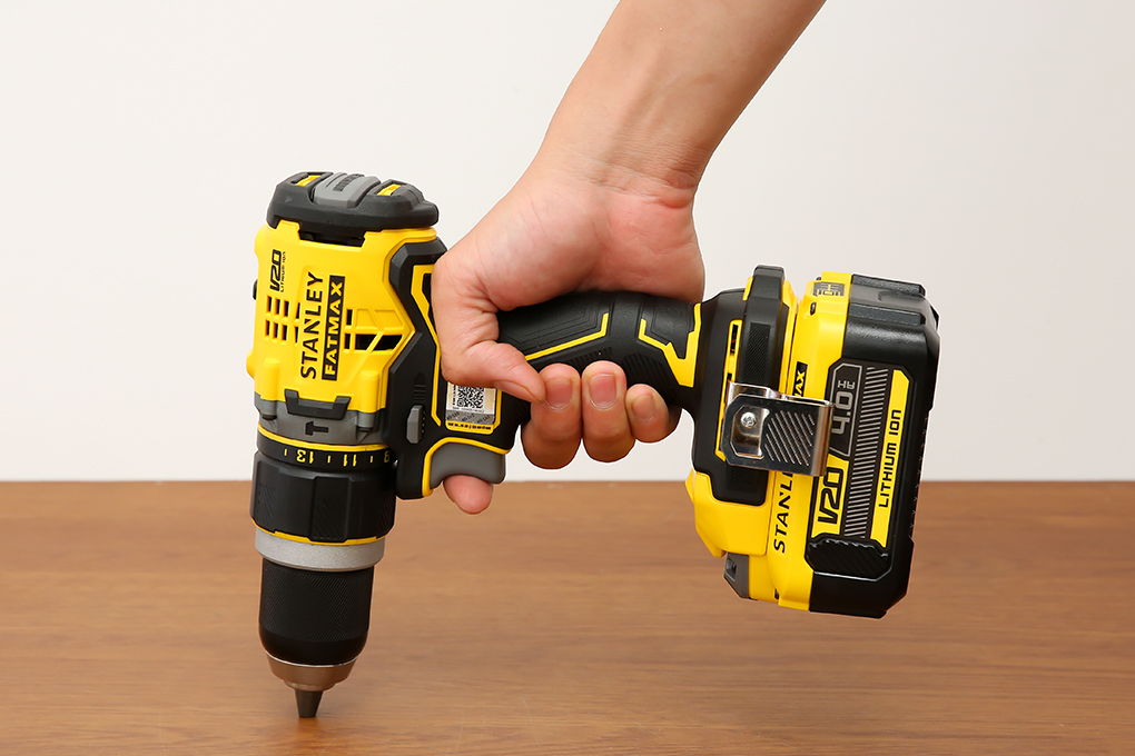 Máy khoan vặn vít động lực pin Stanley SBD721M2K-KR 18V (2 pin 4 Ah, 1 sạc) Màu Đen - Vàng