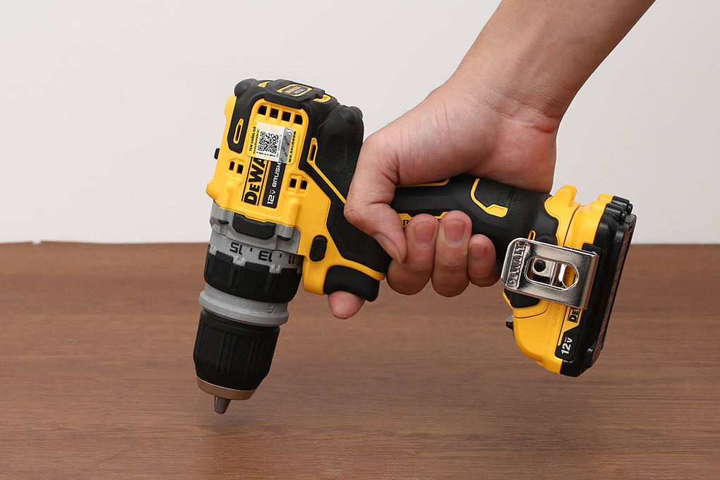 Bộ máy khoan đa năng pin Dewalt DCD703D2-B1 12V (2 pin, 1 sạc) Màu Đen - Vàng