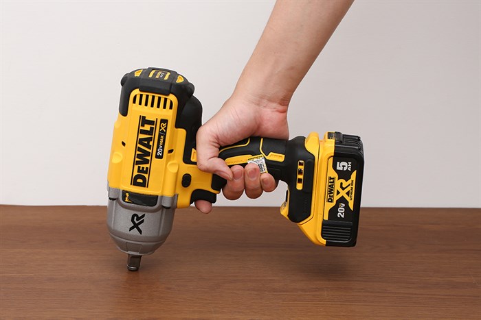 Máy vặn bu lông động lực pin Dewalt DCF899HP2-KR 18V (2 pin, 1 sạc) Màu Đen - Vàng
