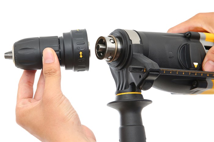 Máy khoan búa điện Dewalt D25144KA-B1 900W