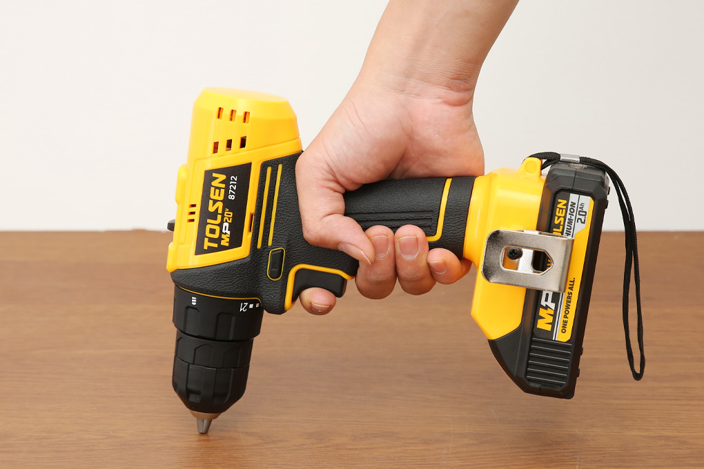 Máy khoan vặn vít pin Tolsen 87212 20V Màu Đen - Vàng