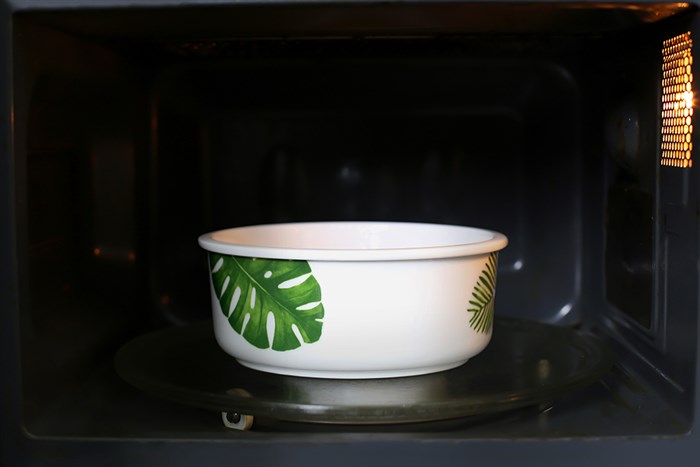 Hộp đựng cơm sứ có nắp 600 ml Donghwa BH009 Màu Xanh lá