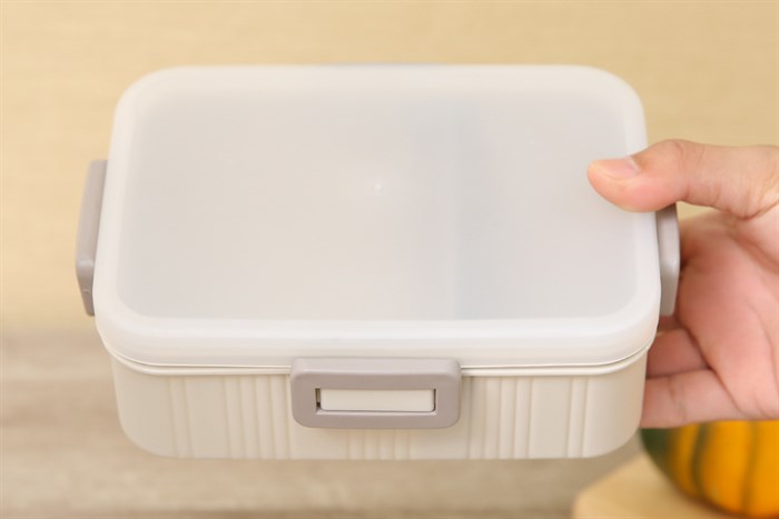 Hộp đựng cơm 2 ngăn nhựa 970 ml BHX JCJ-1233 Màu Trắng