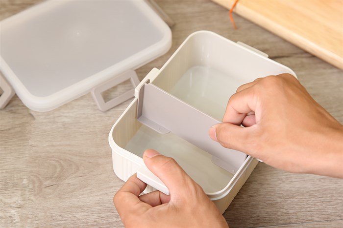 Hộp đựng cơm 2 ngăn nhựa 970 ml BHX JCJ-1233 Màu Trắng