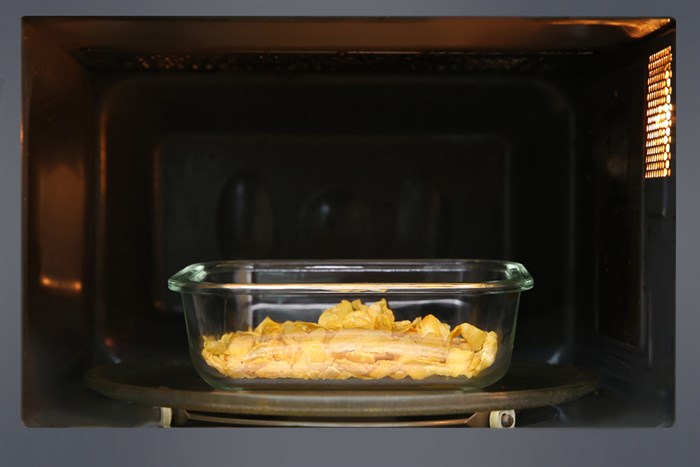 Hộp đựng thực phẩm thủy tinh 640 ml BHX IKOO-HS640RC Màu Trắng