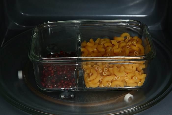 Hộp đựng thực phẩm thủy tinh 2 ngăn 670 ml Glasslock MCRK067 Màu Trắng