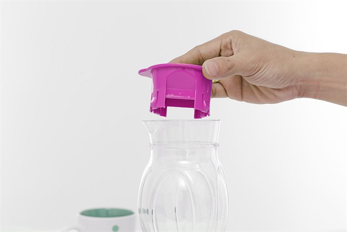 Bình đựng nước nhựa 1.05 lít Pioneer PNP3405 Màu Trắng