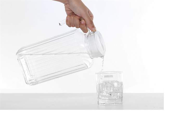 Bình đựng nước thủy tinh 1.7 lít Luminarc Quadro Màu Trắng