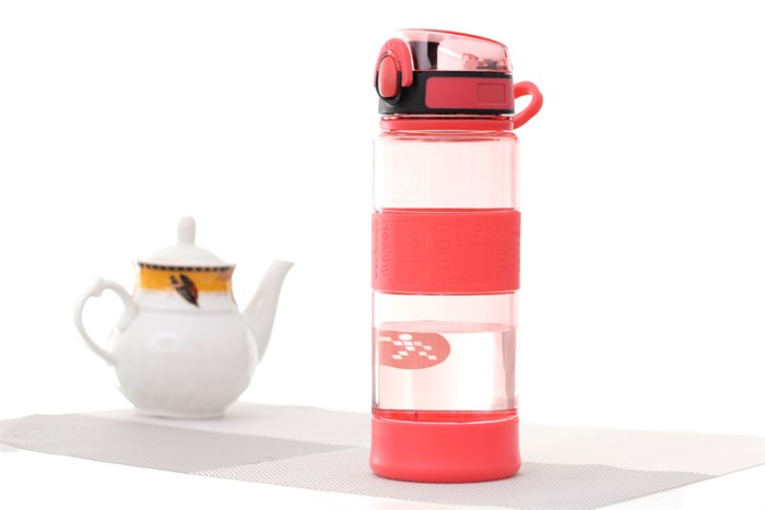 Bình đựng nước nhựa 770 ml DMX-PC004 Màu Đỏ
