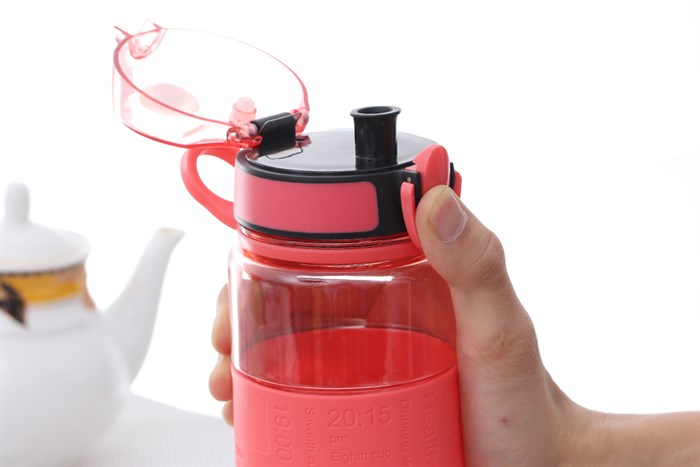Bình đựng nước nhựa 770 ml DMX-PC004 Màu Đỏ