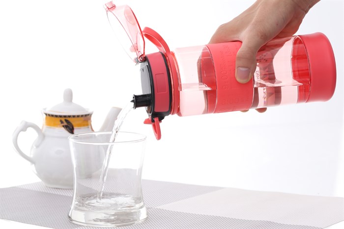 Bình đựng nước nhựa 770 ml DMX-PC004 Màu Đỏ