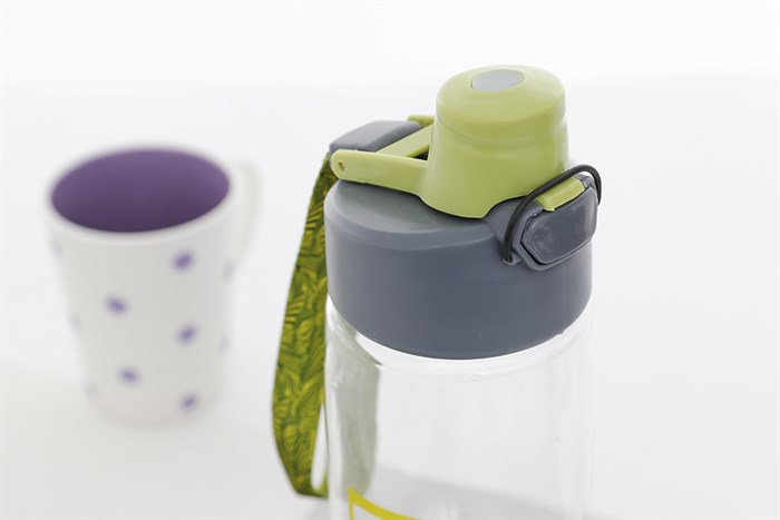 Bình đựng nước nhựa 900 ml Delites PC-006 Màu Xanh lá