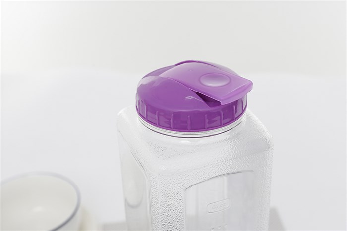 Bình đựng nước nhựa 1.7 lít Pioneer PET-002 Màu Trắng