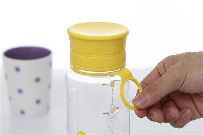 Bình đựng nước nhựa Thái Lan 750 ml Pioneer PP003 Màu Vàng