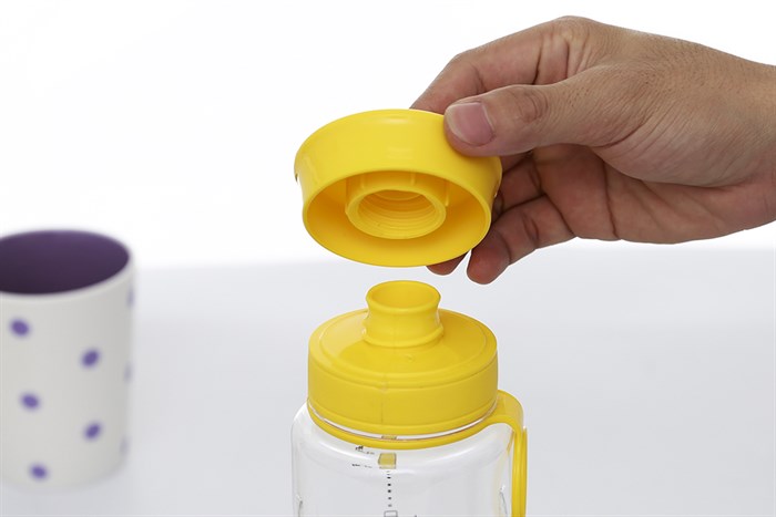 Bình đựng nước nhựa Thái Lan 750 ml Pioneer PP003 Màu Vàng