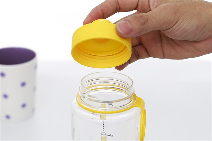 Bình đựng nước nhựa Thái Lan 750 ml Pioneer PP003 Màu Vàng