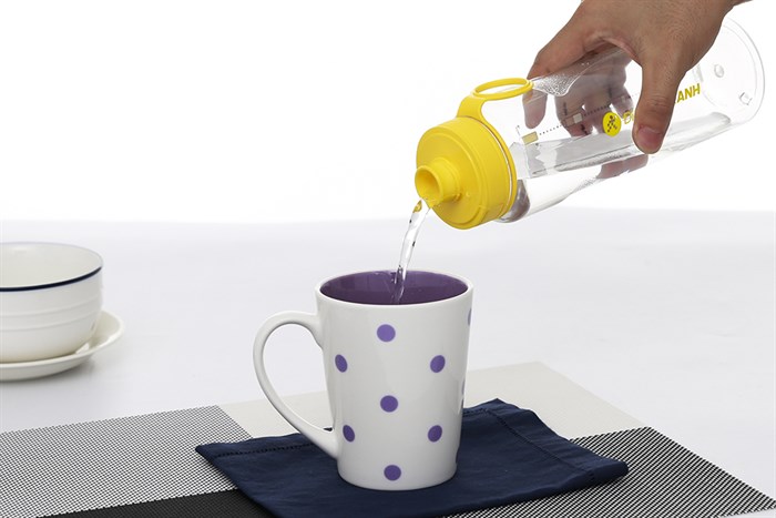 Bình đựng nước nhựa Thái Lan 750 ml Pioneer PP003 Màu Vàng