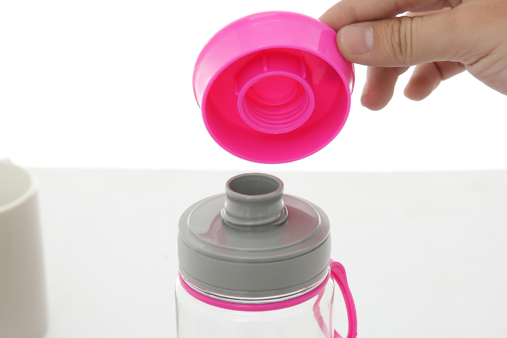 Bình đựng nước nhựa 575 ml Pioneer PP001A Màu Hồng