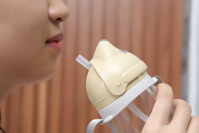 Bình đựng nước nhựa 460 ml DMX DL-19602-B Màu Trắng