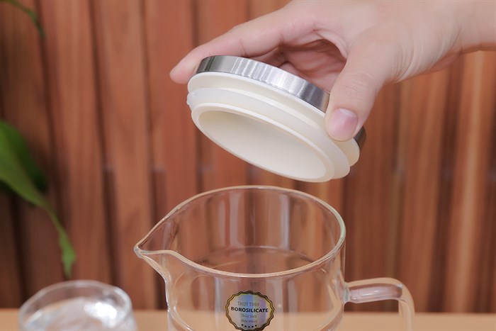Bình đựng nước thủy tinh borosilicate 1.4 lít BHX GB-583B Màu Trắng