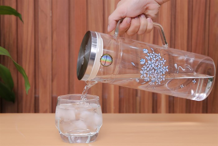 Bình đựng nước thủy tinh borosilicate 1.4 lít BHX GB-583B Màu Trắng