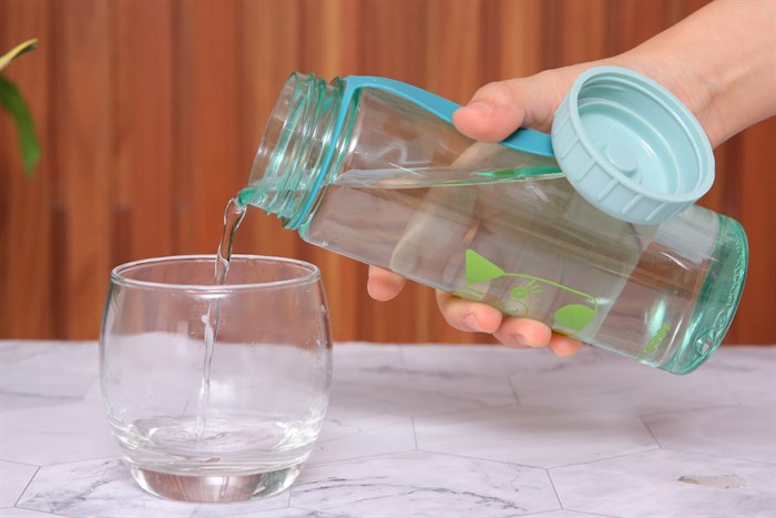 Bình đựng nước nhựa 575 ml BHX PNP3366E Màu Xanh lá