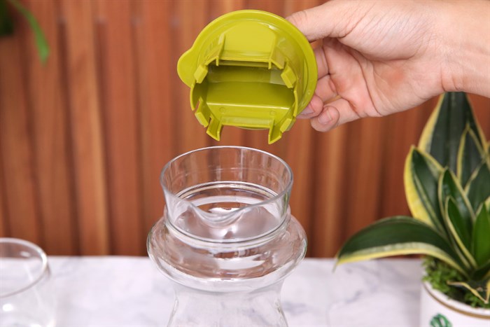 Bình đựng nước nhựa 1.1 lít BHX PNP3339E Màu Xanh lá