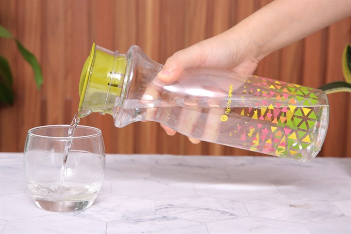 Bình đựng nước nhựa 1.1 lít BHX PNP3339E Màu Xanh lá