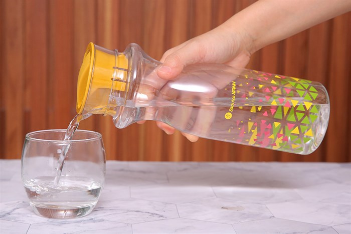 Bình đựng nước nhựa 1.1 lít BHX PNP3339E Màu Vàng