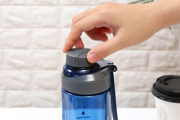 Bình đựng nước nhựa 670 ml BHX XL-1912 Màu Xanh Dương